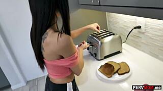 While cooking breakfast, this milf dropped to deepthroat my throbbing cock