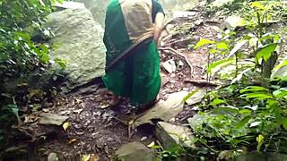 wanna quick anal fuck in jungle on vacation babe?