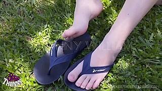 casal podólatra exibe pés branquinhos na rua