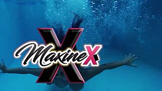 Maxine gets pussy licked deep and loves it 😍👅💦