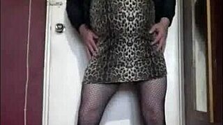 hey i love that taste wanna feed this shy bisexual crossdresser some hot cum to swallow