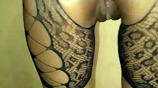 hey dee want to unwrap this sexy petite package for a hot wank session?