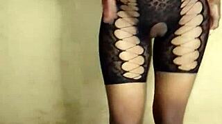 hey dee want to unwrap this sexy petite package for a hot wank session?