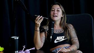 Safada sensually strips showing tits after trans talk