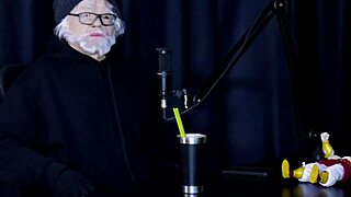 Safada sensually strips showing tits after trans talk