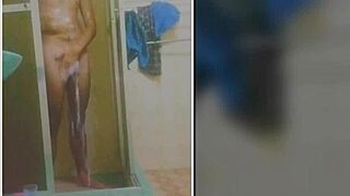 um pequeno compilado meu no banho masturbando ate gozar litros 💦🚿