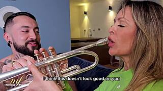 whoa, cuckold hubby leaves milf neighbor's mouth stuffed with cum! 💦