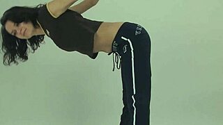 Wow, Hottest Ballerina Babe Splits Legs Wide for Your Gaping View!