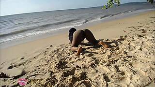 Elvie's Horny Beach Pounding Ignites Ebony Passion