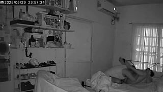 Peeking at chubby amateur couple's steamy fingering and hot sex 😏🔥💦