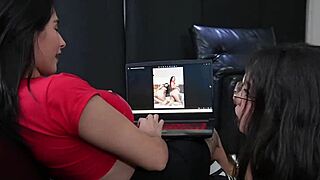 roommate jumps in for wild anal with jennifer play & kitty dj 😈🍑🔥