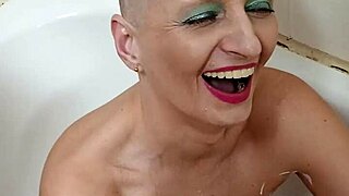 i luv drinkin german milf sandra's hot piss shower