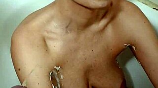 i luv drinkin german milf sandra's hot piss shower