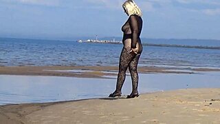 hey look at me flashing my big tits beach style outdoors