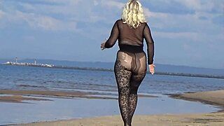 hey look at me flashing my big tits beach style outdoors