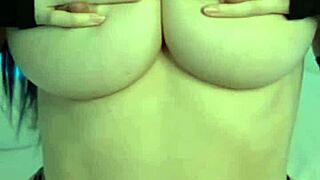 Beautiful Webcam Girl Flaunts All Natural Curves Effortlessly