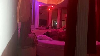 Levei coroa tesuda pra ver minha pingola dura e bolas impressionantes 😍