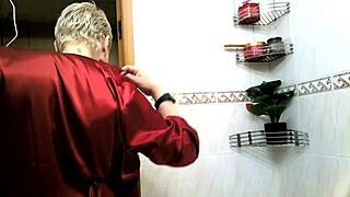 Moscow milf showers with dildo then blowjob cum