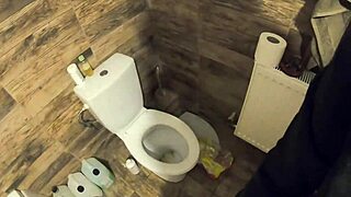 hey watch this hairy pussy pissing up close 😈💦