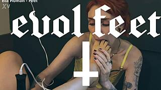 worship my feet and pussy right now