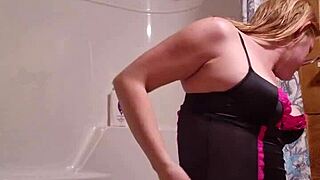 i strip naked outdoors stroking to creampie orgasm before public shower