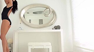 A pretty brunette treats us to beautiful usa masturbation solo