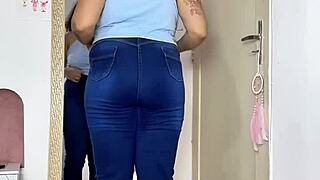 Huge ebony ass farts loud in sexy worship!