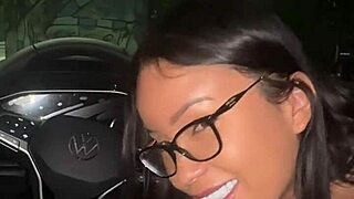 Novinha asiática riding big cock raw outdoors with driver cum in mouth 😘🍆