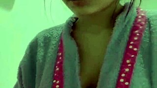 Venezolana Prostitute Flashes More Live