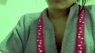 Venezolana Prostitute Flashes More Live