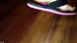 Have you seen Luh's perfect feet yet?