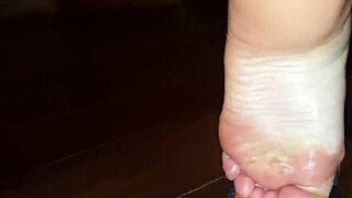 Have you seen Luh's perfect feet yet?