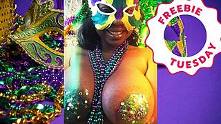jessica grabbit flashes big tits at mardi gras party