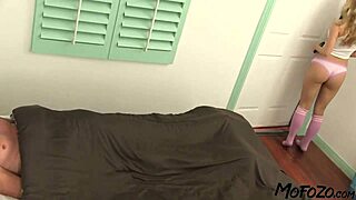 19 year old amateur masterfully handles doggystyle action