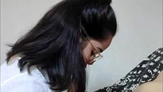 White Wolf Nerd Novinha Sucking Favelado on Webcam in Wild Action