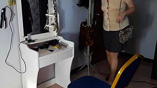 nude barbershop cam watches curvy lady undress for kinky haircut