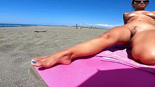 oh my sultry beach tease shakes huge ass bares trimmed pussy!