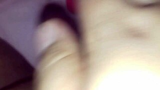Watch this beautiful horny arab bbw cum hard on homemade shaved pussy close up