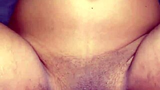 Delivery boy boldly bangs curvy Indian babe hard for parcel payment