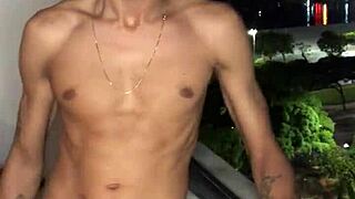 Safado Garoto Punheta Handjob Blowjob Creampie Tattoo na Janela do Predio