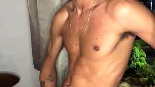 Safado Garoto Punheta Handjob Blowjob Creampie Tattoo na Janela do Predio