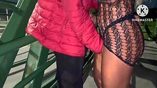 esposa caliente se entrega a dos machos en la via dutra