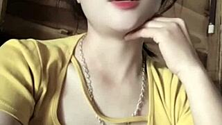 hey vietnamese girl this music gets me so sexy