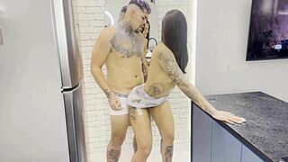 deixou meu cuzinho latejando antes de meter forte e gozar dentro