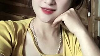 hey vietnamese girl this music gets me so sexy