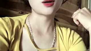 hey vietnamese girl this music gets me so sexy