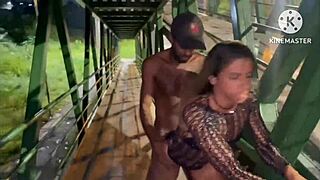 esposa caliente se entrega a dos machos en la via dutra