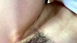 Married woman's wet pussy clings during car lunch fuck!