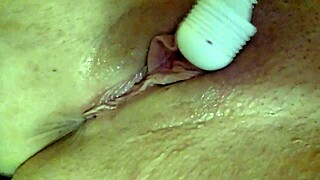 oh yeah, sneaking in some solo pussy play just for my private thrill