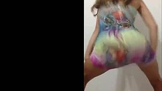 check out this sexy twerk girl shaking her hips dancing wild 🔥🍑